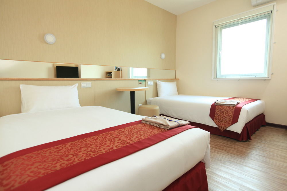 Super Hotel Янгон Екстериор снимка