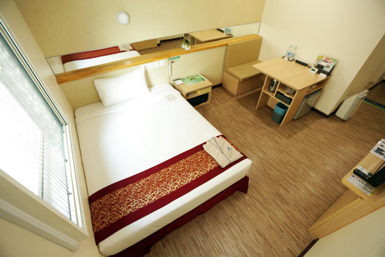 Super Hotel Янгон Екстериор снимка