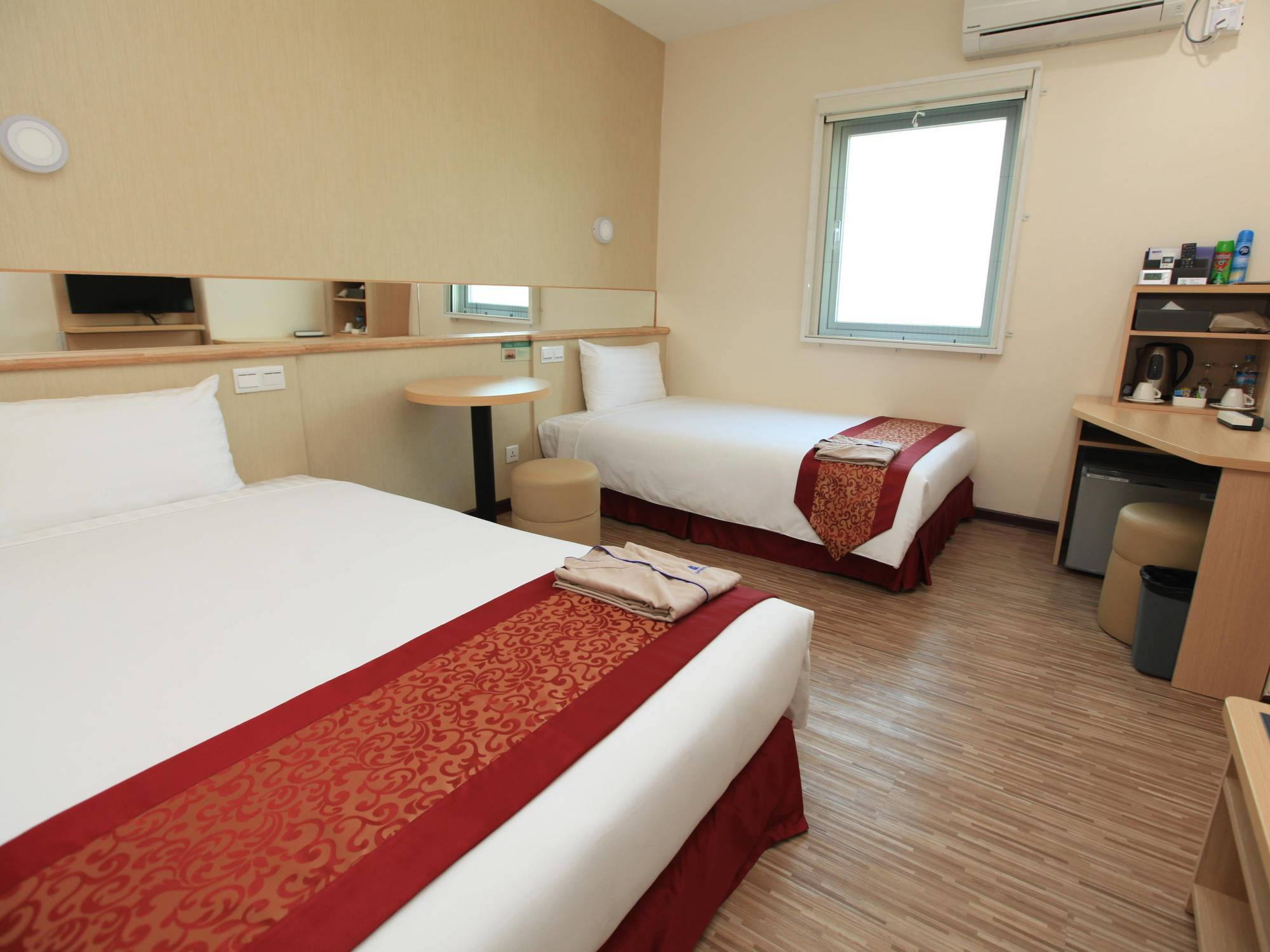 Super Hotel Янгон Екстериор снимка