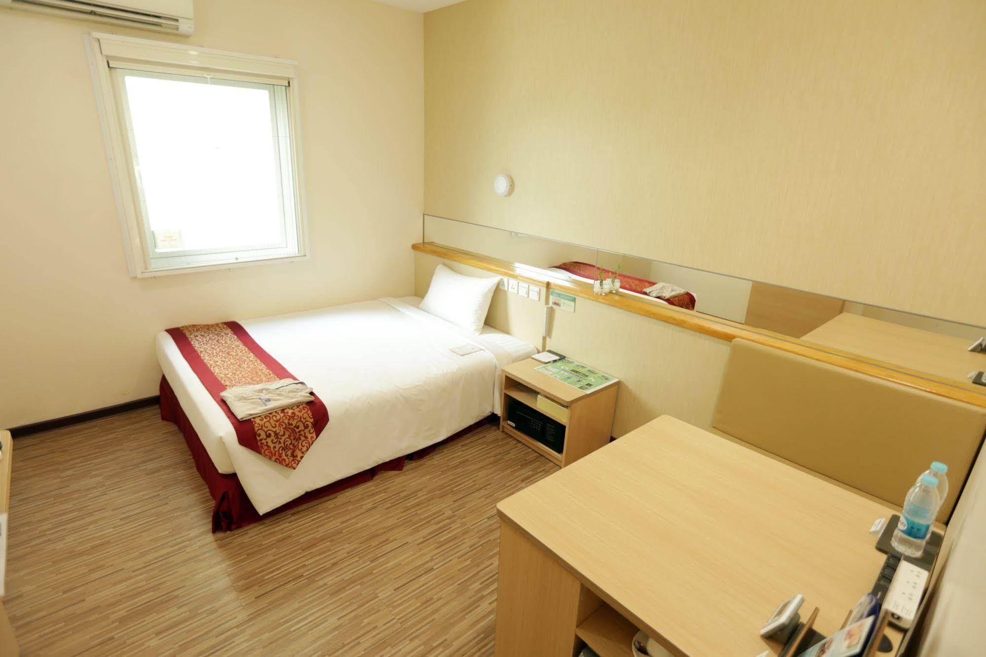 Super Hotel Янгон Екстериор снимка